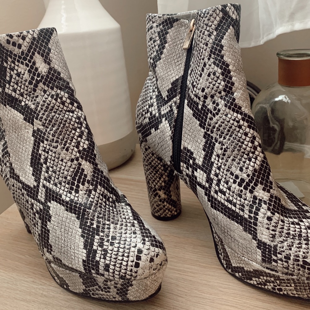 Chunky Black&White Snakeskin Boots